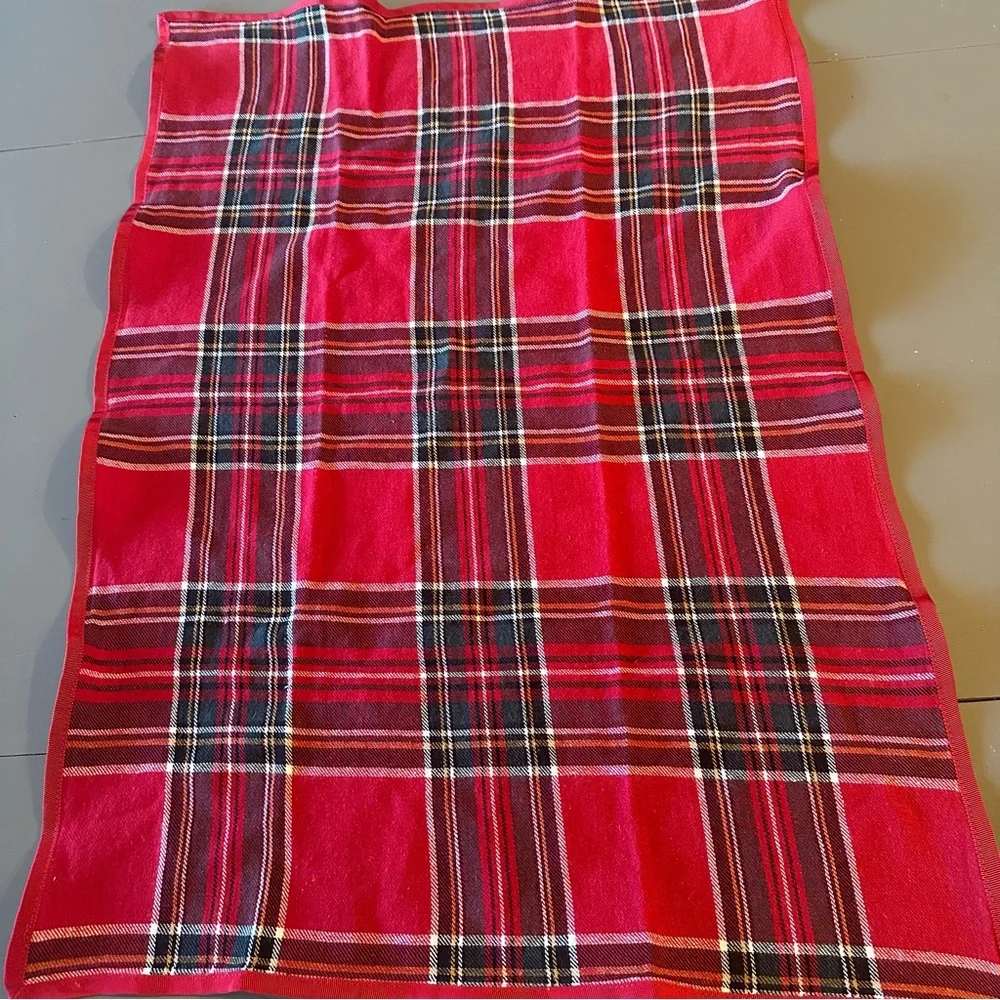 Williams Sonoma Red Stewart Tartan Plaid Table Runner